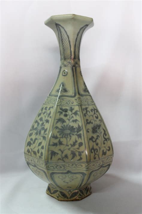 Early Ming Dynasty Porcelain Vase - Real Rare Antiques