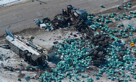 Community mourns the Humboldt Broncos junior hockey team after fatal ...