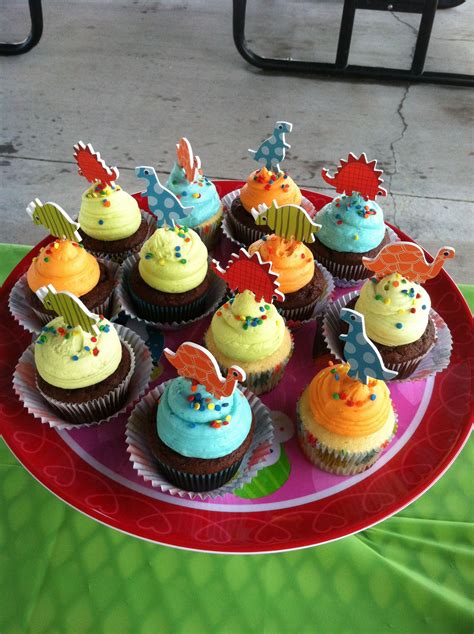 Dinosaur cupcakes for Joey's first birthday. #cupcakesbyjulie ...