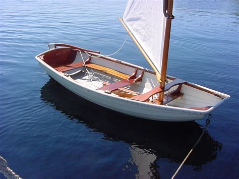 Herreshoff pram with sail | Boat Design Net | Boat design, Boat ...