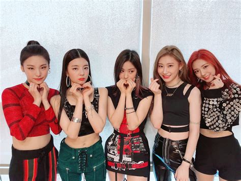 Even ITZY Are Excited To Find Out The Official Fandom Name - Koreaboo