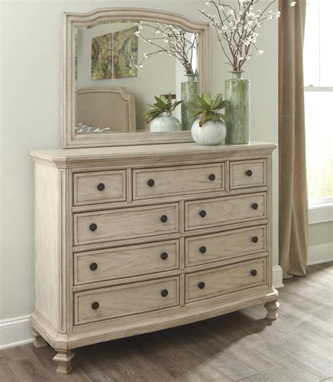 Ashley Furniture Bedroom Dressers / Signature Design by Ashley Flynnter ...