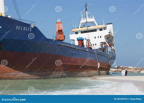 Grounded Cargo Ship Accident Editorial Image - Image of rope, accident ...