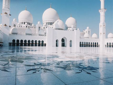 Day Trip From Dubai To Sheikh Zayed Grand Mosque In Abu Dhabi