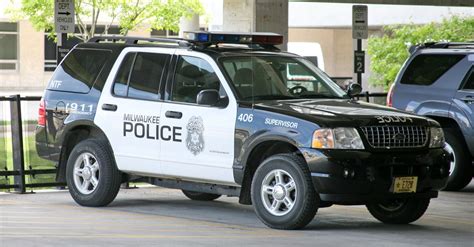 Milwaukee Police Department Instructs Officers To Patrol In 2-Person ...