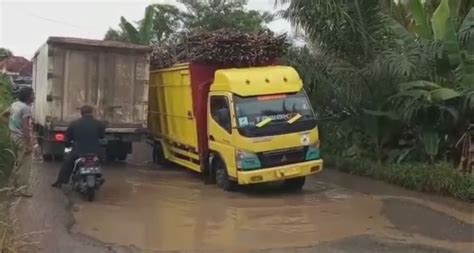 Jalan Rusak Parah Ditengah Kota - radartvnews | Portal Berita Lampung