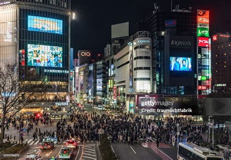 Shibuya Crossing High-Res Stock Photo - Getty Images