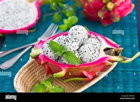 Fresh Dragon fruit in Dragon fruit bowl Stock Photo - Alamy