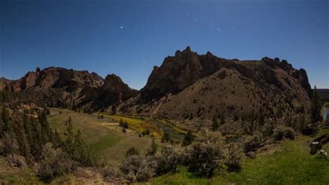 Smith Rocks Time Lapse Stars and Moonlight Smith Rocks panning time ...