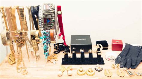 A Step-by-Step Guide to Buying Jewelry from a Pawn Shop - Coveteur