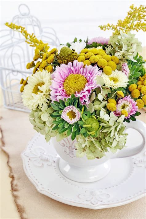 Summer Flowers for Inside the Home - Town & Country Living