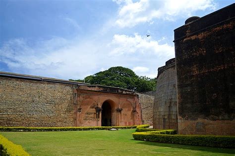 Explore Bangalore Fort Near KR Market | LBB, Bangalore