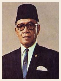 Biografi Sri Sultan Hamengkubuwono IX - Red One