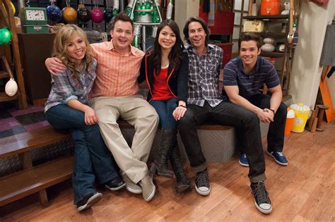 NickALive!: Nickelodeon UK's "iGoodbye" "iCarly" Finale Premiere Rates ...