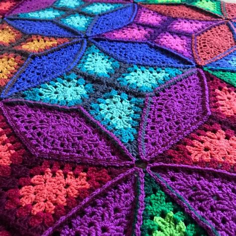 Pattern: Wedding Ring Blanket - Etsy | Crochet hexagon, Crochet design ...