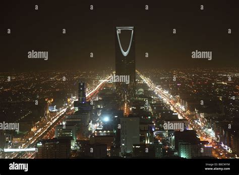 Kingdom tower at night Riyadh Saudi Arabia Stock Photo: 24255384 - Alamy