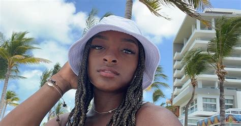 Simone Biles’ Curly Braids Are The Ultimate Vacation Style