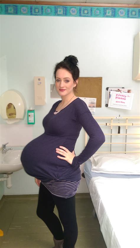 35 weeks pregnant with triplets – The Maternity Gallery