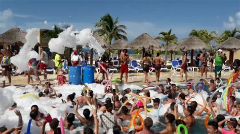 Riu caribe pool party august 2017 - YouTube