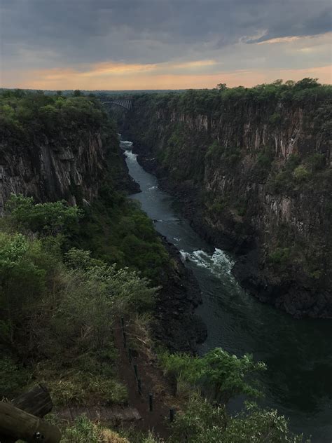 The Zambezi river in Victoria Falls, Zimbabwe [OC] [2048x1365] : r ...