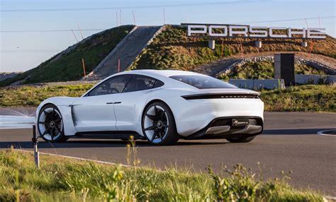 Top 10 best electric & hybrid cars coming in 2019-2020 – PerformanceDrive