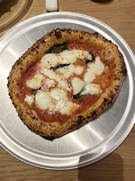 Wood fired Margherita in gozney dome! 60 % hydration. : r/neapolitanpizza