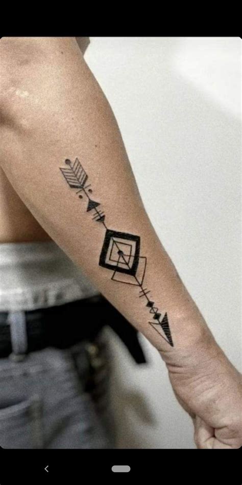 Pin de Lua Insua Blanco en Tatuajes | Tatuaje geométrico de flechas ...