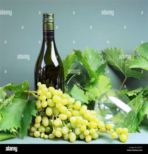 Sultana grapes hi-res stock photography and images - Alamy