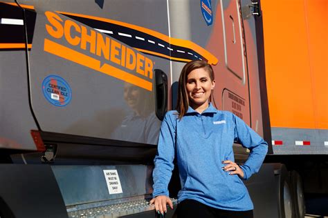 Meet Schneider’s 2021 Featured Female Truck Driver: KayLeigh McCall