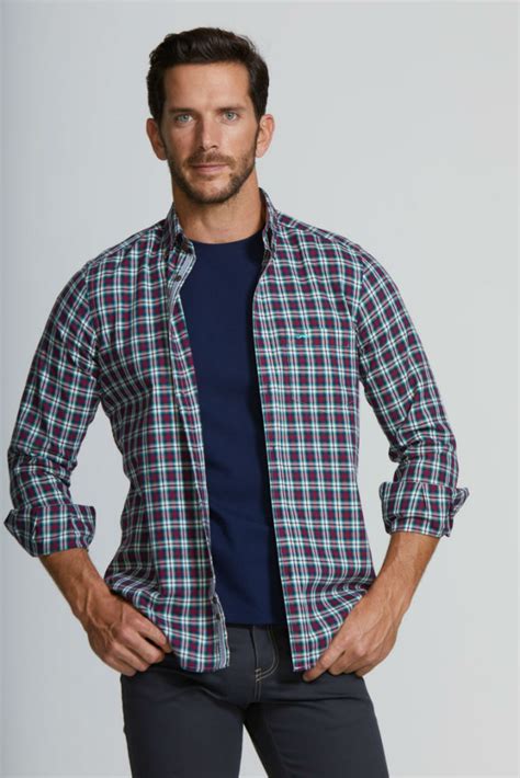 Tipos de camisas de cuadros para hombre, descubre sus diferencias.