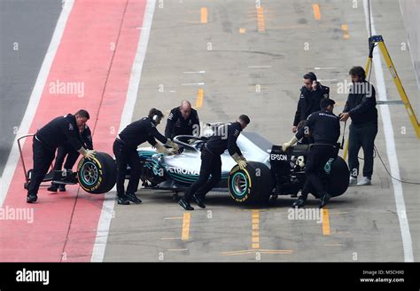 F1 pit crew hi-res stock photography and images - Alamy