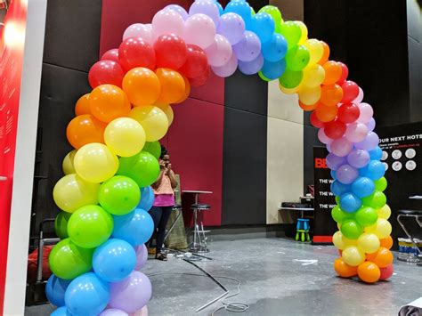 Spiral Rainbow Balloon Arch | THAT Balloons