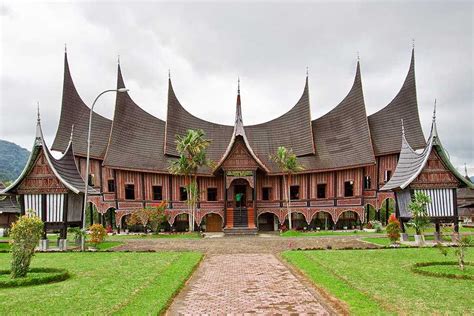 7 Keunikan Rumah Gadang Sumatera Barat - Pergiyuk!