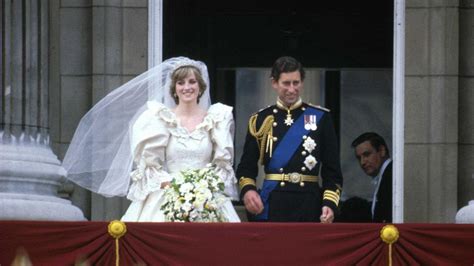 How much did Princess Diana's wedding dress cost and where is it now ...