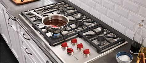 Wolf 36" Professional Gas Cooktop - 5 Burners (CG365P/S)