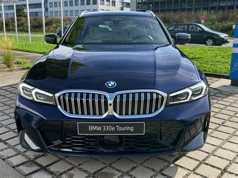 2023 BMW 330e Touring looks the part in the Tanzanite Blue