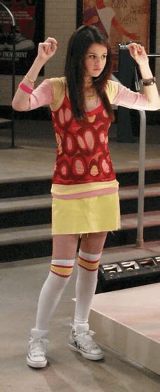 All alex russo outfits in season 1 of wizards of waverly place – Artofit