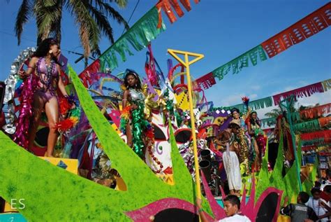 Demasiadas Noches: Carnaval de la Amistad (Honduras)