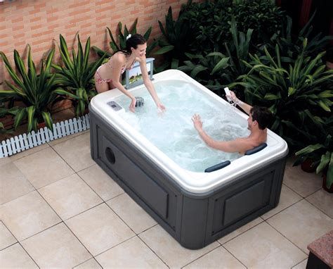 Outdoor Hot Tub Spa | Backyard Design Ideas