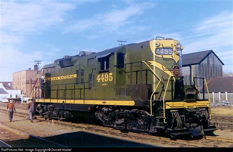 www.trainweb.org oldtimetrains photos cnr_diesel GP9.htm Canadian ...