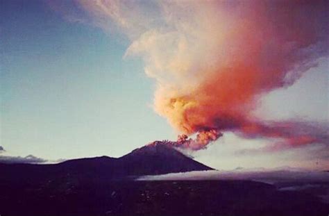 Volcano erupts in Fogo, Cape Verde for the first time since 1995. (11. ...