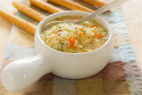 Caldo de Pollo con Arroz de Coliflor | Recipe | Recipes, Soup and salad ...