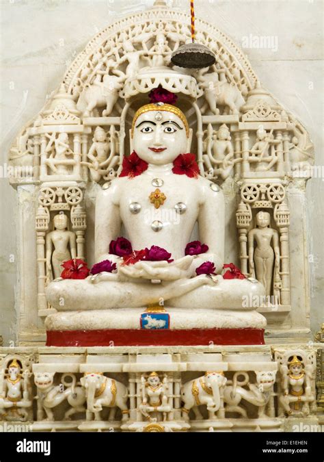 Lord mahavir hi-res stock photography and images - Alamy