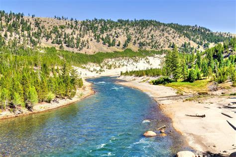 10 Best Hiking Trails in Yellowstone National Park - Take a Walk ...