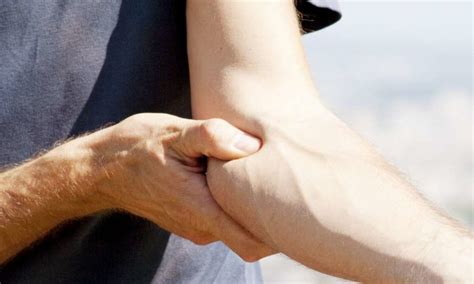 10 Proven Ways to Fix Inner Elbow Pain From Lifting Weights - Flab Fix