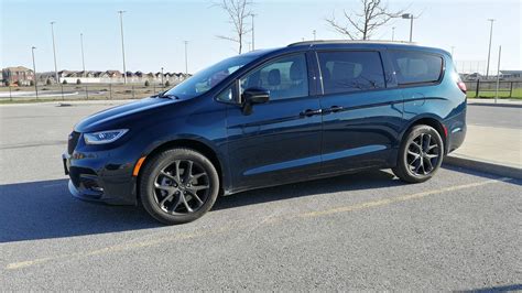 2022 Chrysler Pacifica Touring-L AWD Minivan Review | Driving