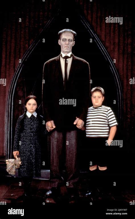 Lurch addams family 1991 hi-res stock photography and images - Alamy