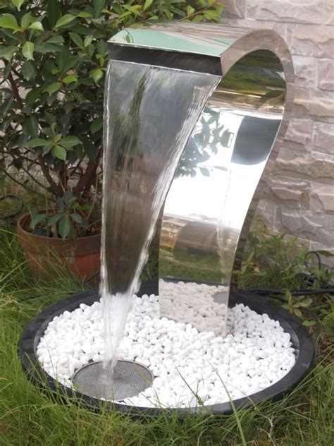 17 Modern Water Feature Designs For Your Garden