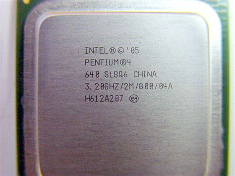 Intel Pentium 4 HT 640 SL8Q6 CPU Processor 3.20GHz/2M/800/04A LGA775