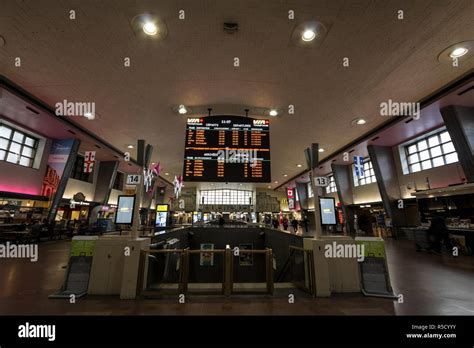 MONTREAL, CANADA - NOVEMBER 4, 2018: Montreal Central Station main hall ...